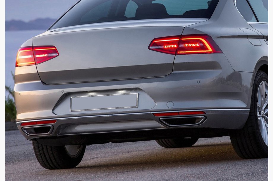 Volkswagen Passat B8 2015-2023 OFERTA! Protector de parachoques trasero acero inoxidable (SD, 3 pzs, V2) Image