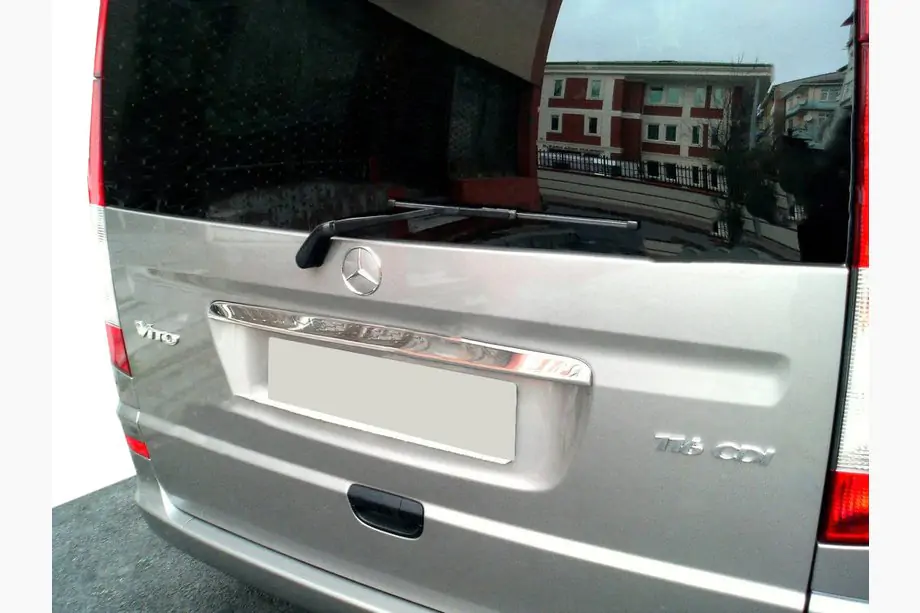 Mercedes Viano 2004-2014 Moldura cromada sobre la matrícula (portón trasero, acero inoxidable) Image