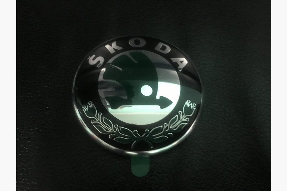 Skoda Octavia II A5 2006-2010 Emblema Original 89 mm Image