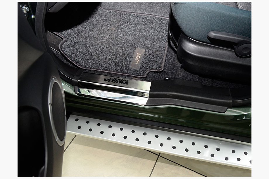 Suzuki Grand Vitara 2005-2017 Protectores de umbral Natanika Premium (4 uds, acero inoxidable) Foto 1