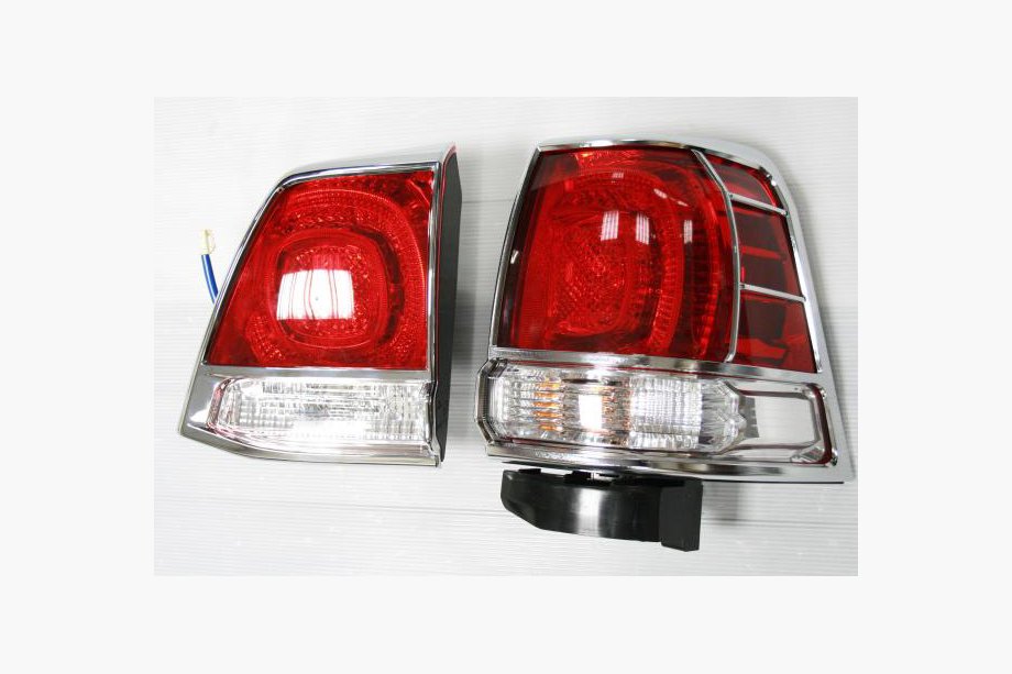 Toyota Land Cruiser 200 2007-2021 Cubiertas Cromadas para Luces Traseras (2008-2012, 4 piezas, Plástico) Image