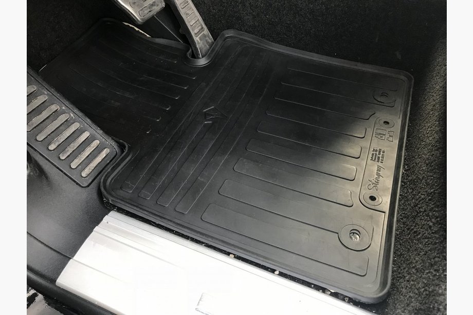 Volvo XC70 2007-2013 Alfombrillas de goma (4 uds, Stingray Premium) Image