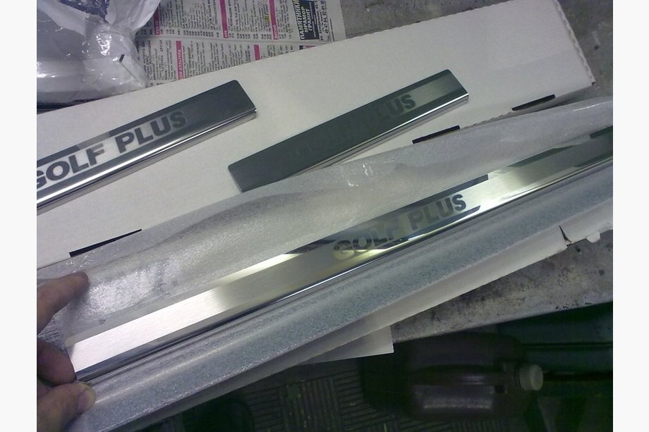 Volkswagen Golf Plus 2004-2014 Cubiertas de Umbral Nataniko (4 uds., Acero Inoxidable) Image