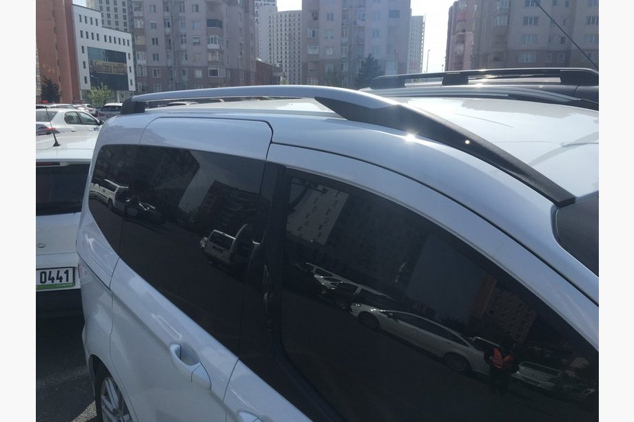 Ford Courier 2014-2023 Barras de Techo Originales Foto 2