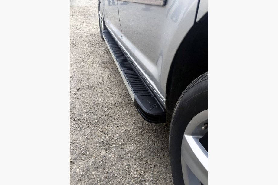 Volkswagen Caddy 2004-2010 Estribos Laterales MAYA (2 uds., Aluminio) Image