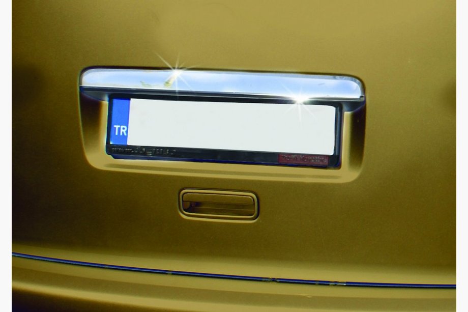 Volkswagen Caddy 2010-2015 Moldura cromada sobre la matrícula (1 puerta, acero inoxidable) Recto sin inscripción, Carmos - Acero Turco Foto 2