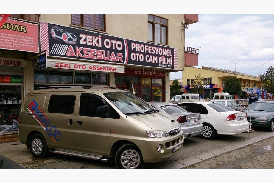Hyundai H200, H1, Starex 1998-2007 Barras de Techo Cromadas Pies de plastico Foto 2