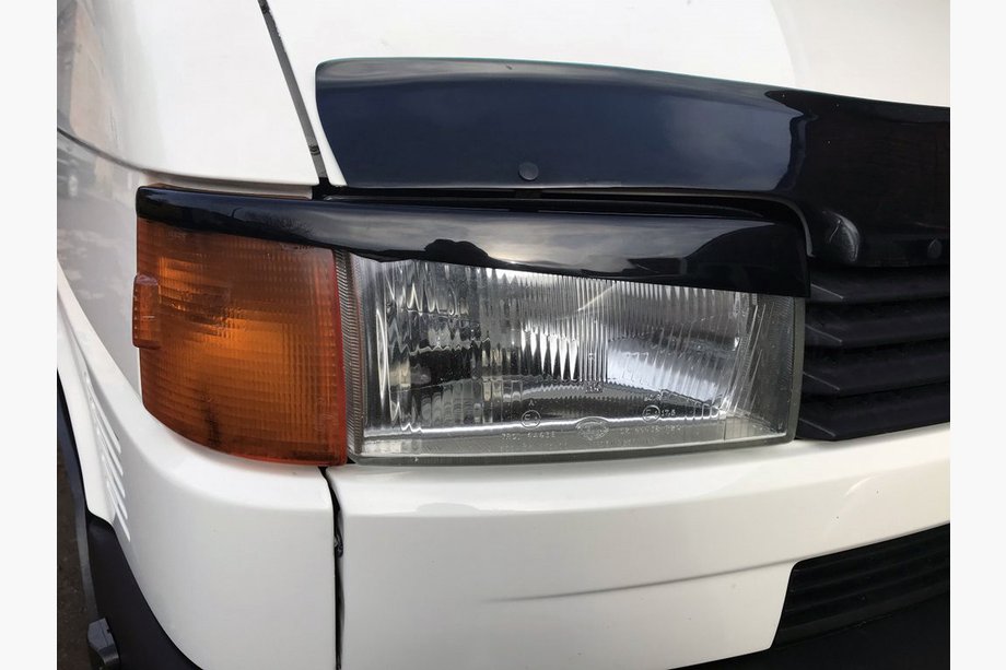 Volkswagen T4 Transporter 1990-2003 Pestañas Faros Capó Recto (2 uds) Negro Brillante Image