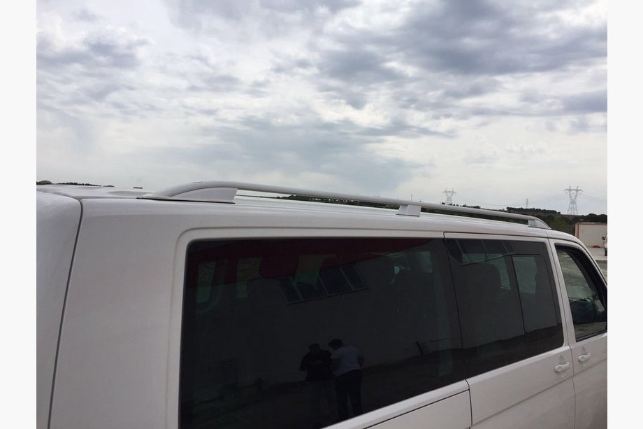 Volkswagen T5 2010-2015 Barras de techo Skyport (blancas) Batalla Corta Foto 8
