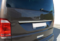 Volkswagen T6 2015-2024 Moldura de acero inoxidable sobre la matrícula foto 1