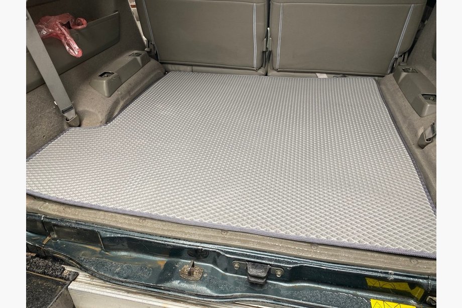 Nissan Patrol Y61 1997-2011 Alfombrilla de Maletero Larga (EVA, Gris) Image