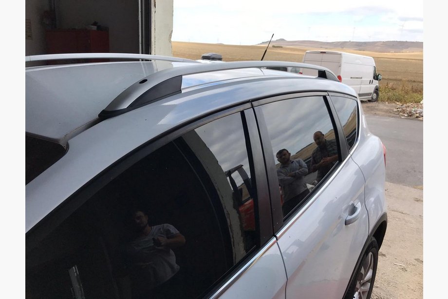 Ford Kuga 2008-2013 Barras de techo Skyport (plateadas) Image