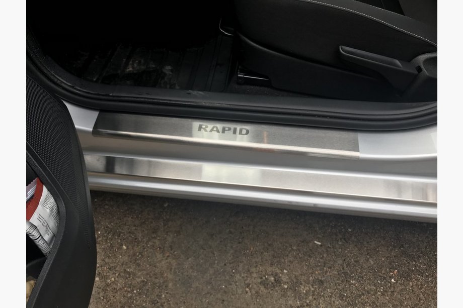 Skoda Rapid 2012-2019 Cubiertas de Umbral Nataniko (8 uds, Acero Inoxidable) Image