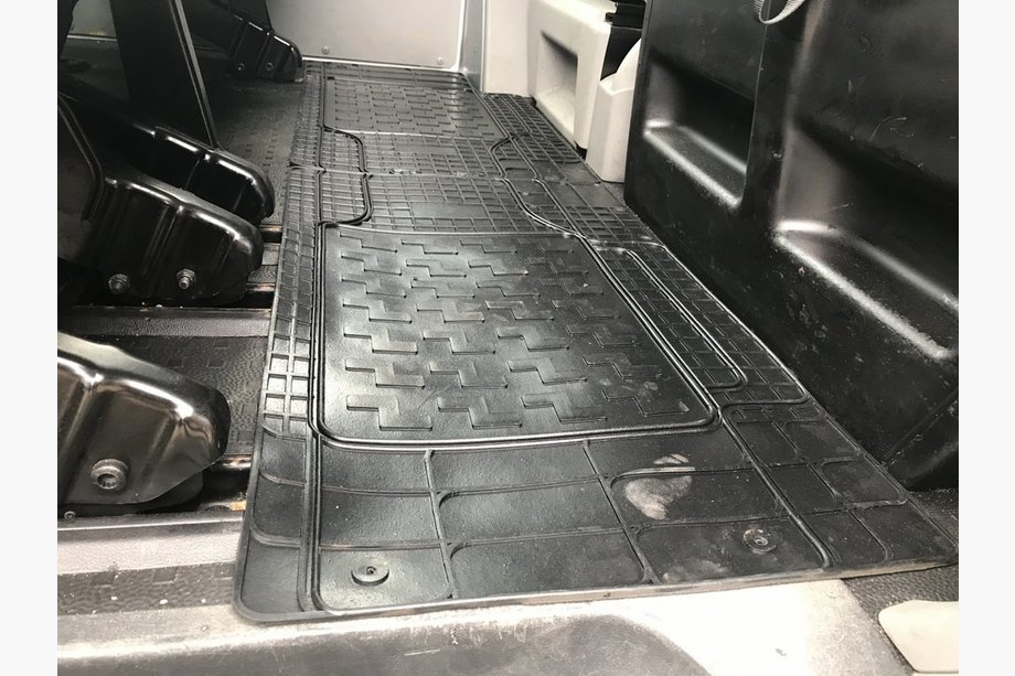 Volkswagen T5 Multivan 2003–2010 Alfombrillas de goma traseras (2 uds, Polytep) Image