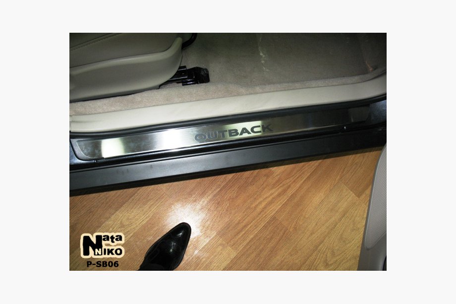 Subaru Outback 2000-2005 Protector de umbral de puerta Natanika Premium en acero inoxidable (2 uds) Image