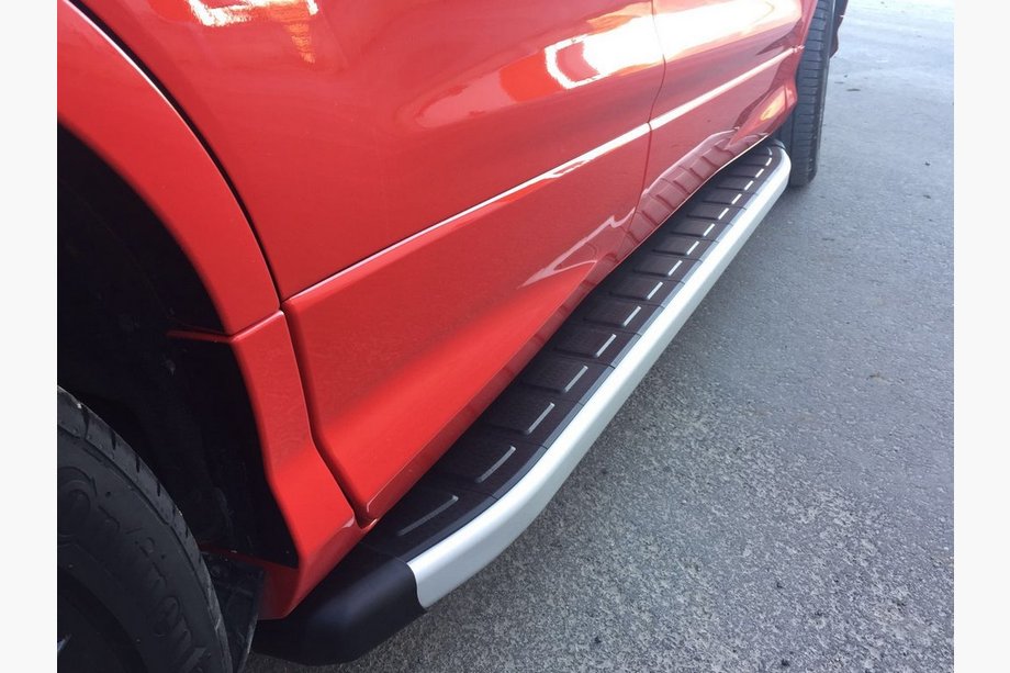 Skoda Karoq 2018- Estribos laterales Fullmond (2 uds., aluminio) Image