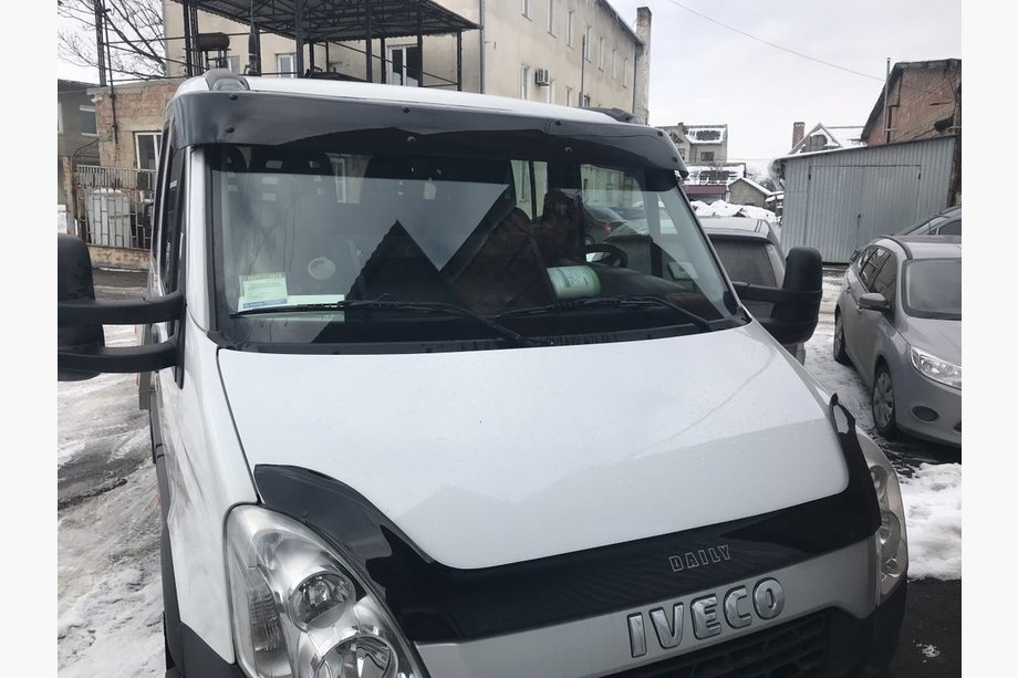Iveco Daily 2006-2014 Visera para parabrisas V1 (negro brillo, 5mm) Image