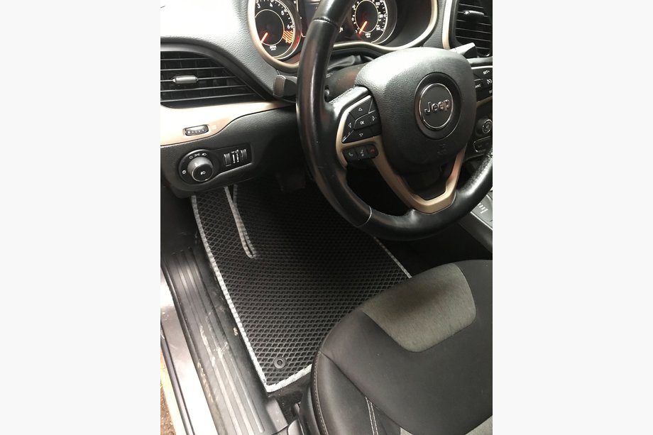 Jeep Cherokee KL 2013- Alfombrillas EVA (negras) Image