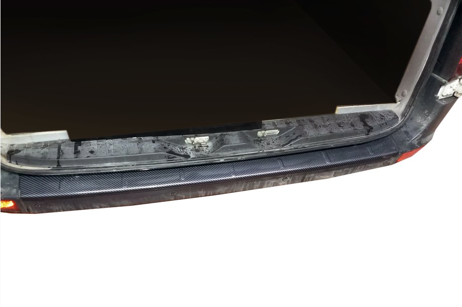 Volkswagen Crafter 2006-2016 Cubierta de parachoques trasero EuroCap (ABS, efecto carbono) Foto 1