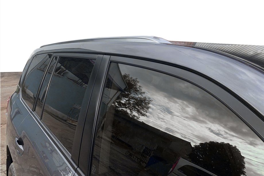 Toyota Land Cruiser 200 2007-2021 Barras de techo grises 2008-2015 (diseño Lexus 2018, 2 uds) Image