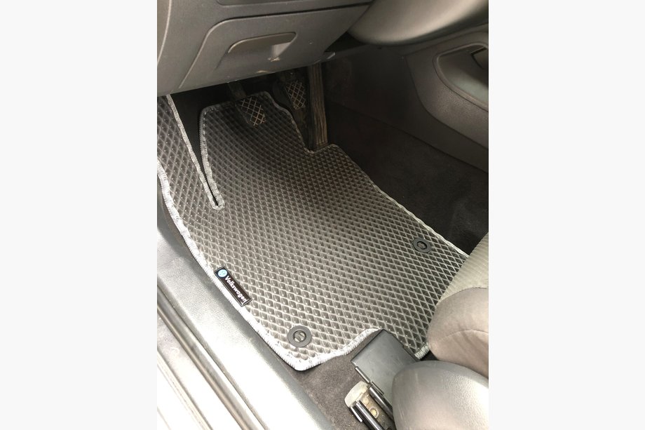 Volkswagen Golf 5 2003-2009 Alfombrillas EVA (negras) Image