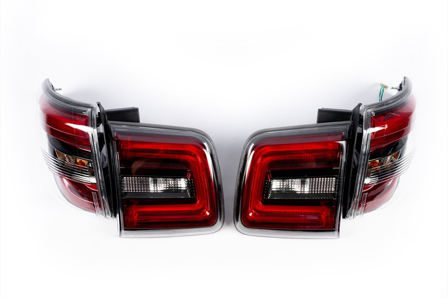 Nissan Armada 2016-2024 Pilotos Traseros LED (Diseño 2019) Image
