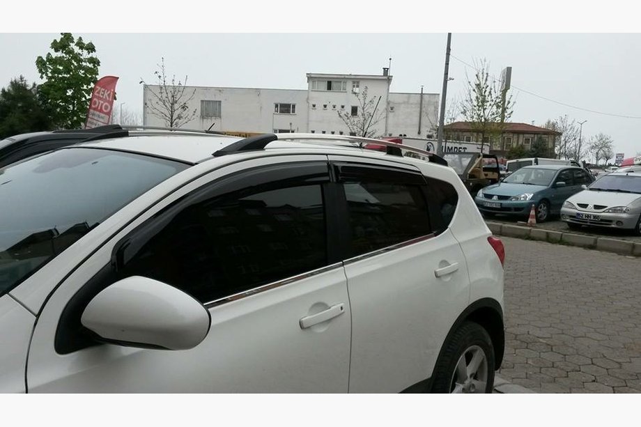 Nissan Qashqai 2010-2014 Barras de Techo Cromadas Para versión +2, Pies de plástico Foto 2
