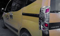 Fiat Fiorino/Qubo 2008-2024 Cubiertas cromadas para luces traseras con curva (2 uds, plastico) foto 1