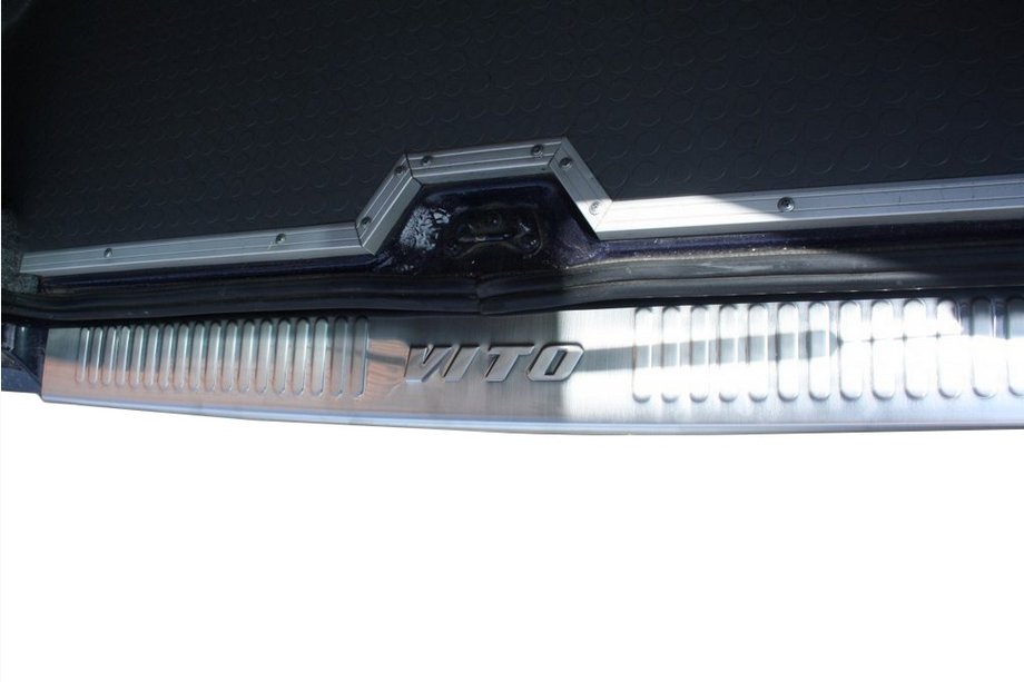 Mercedes Vito W638 1996-2003 Protector de parachoques trasero acero inoxidable (Omsa) Brillante Image