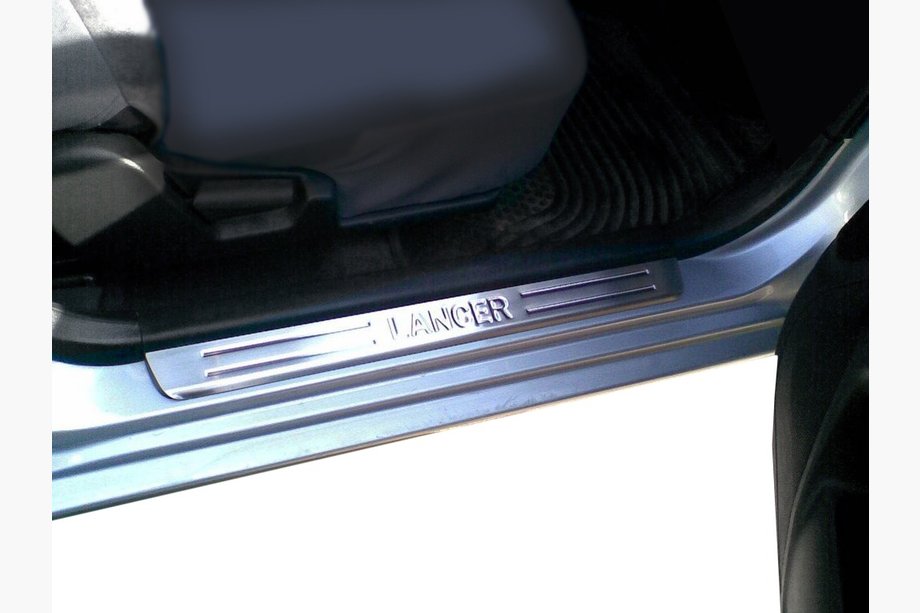 Mitsubishi Lancer 9 2004-2008 Embellecedores de umbral OmsaLine (4 uds, acero inoxidable) Image