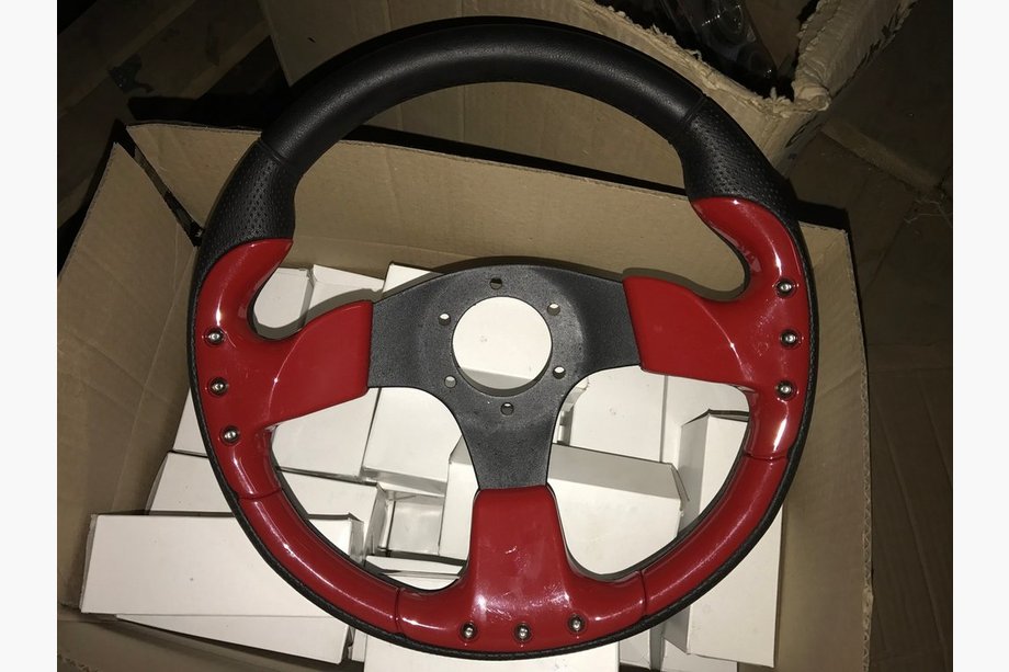 VAZ 2102 1971-1986 Volante Rojo (con Adaptador) Image