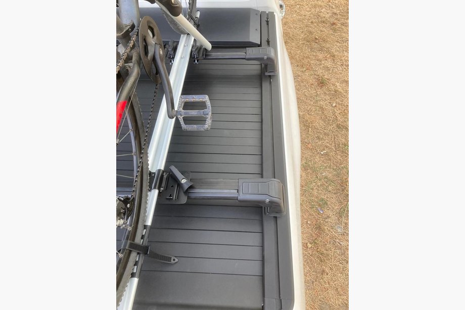 Toyota Hilux 2015- Barras de Techo Transversales (para Puntos de Fijación Originales) Image
