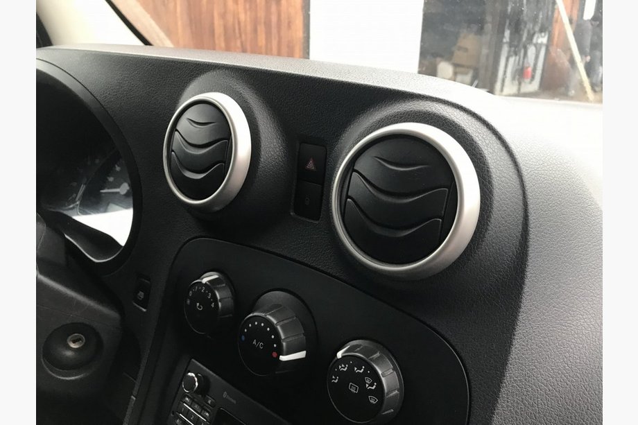 Mercedes Citan 2013-2021 Embellecedores de rejillas de ventilación interior (4 uds, acero inoxidable) Image