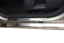 Skoda Octavia II A5 2010-2013 Cubiertas de estriberas Nataniko (8 uds, acero inoxidable) Estándar - Cinta Lohmann, 0.5 mm foto 1