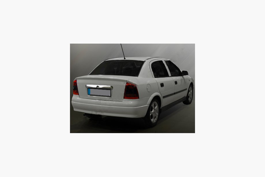 Opel Astra G classic 1998-2012 Moldura sobre la matrícula (acero inoxidable) OmsaLine - Acero Inoxidable Italiano Image