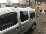 Renault Kangoo 2008–2020 Barras de Techo Cromadas Base estándar, pies de plástico foto 3