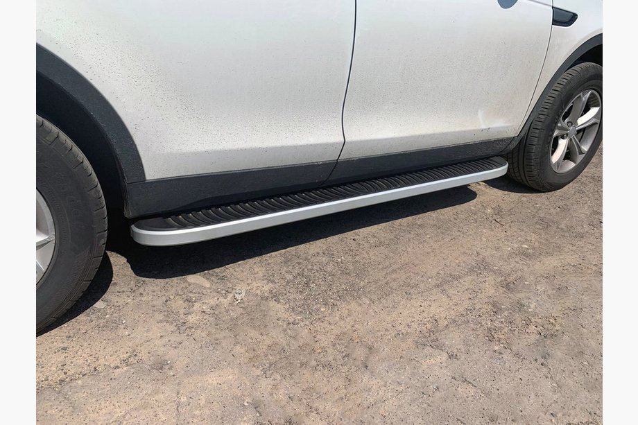 Land Rover Discovery Sport 2014- Estribos Laterales Tayga Grey (2 uds., Aluminio) Image
