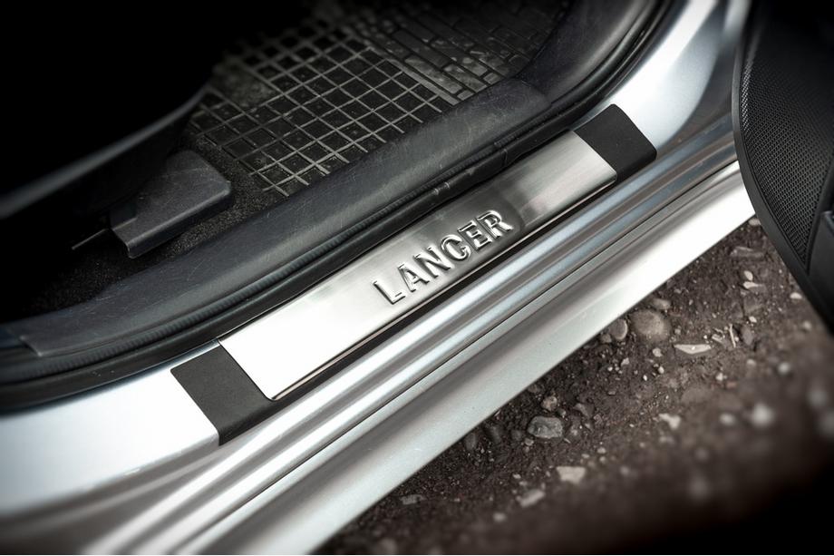Mitsubishi Lancer X 2008- Protector de umbral de puerta acero inoxidable Omsa 4 piezas Foto 2