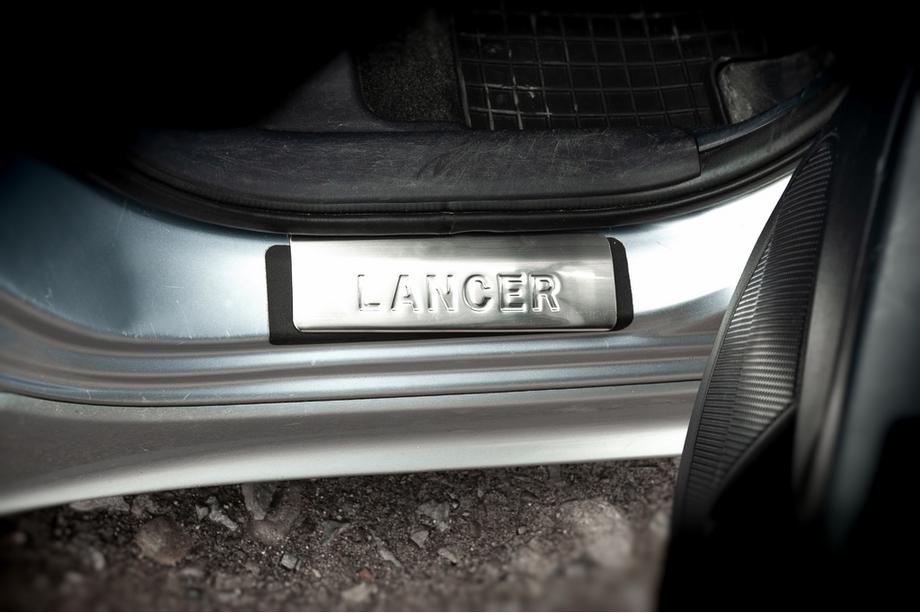 Mitsubishi Lancer X 2008- Protector de umbral de puerta acero inoxidable Omsa 4 piezas Foto 3