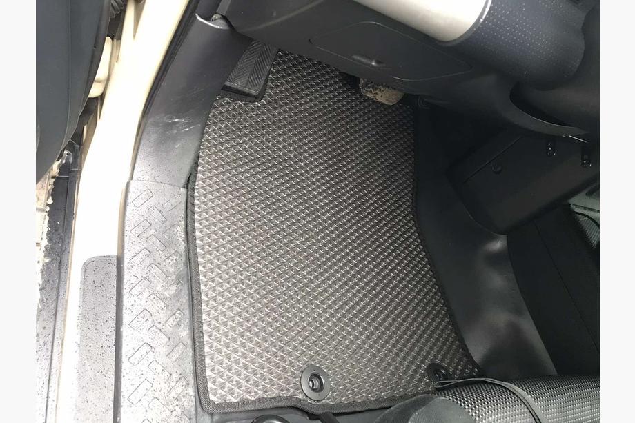 Toyota FJ Cruiser 2006-2022 Alfombrillas EVA (negras) Image