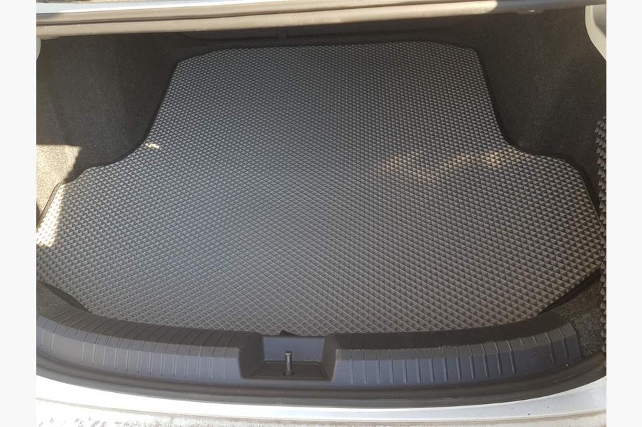 Volkswagen Jetta 2018- Alfombrilla de Maletero EVA Gris Foto 8