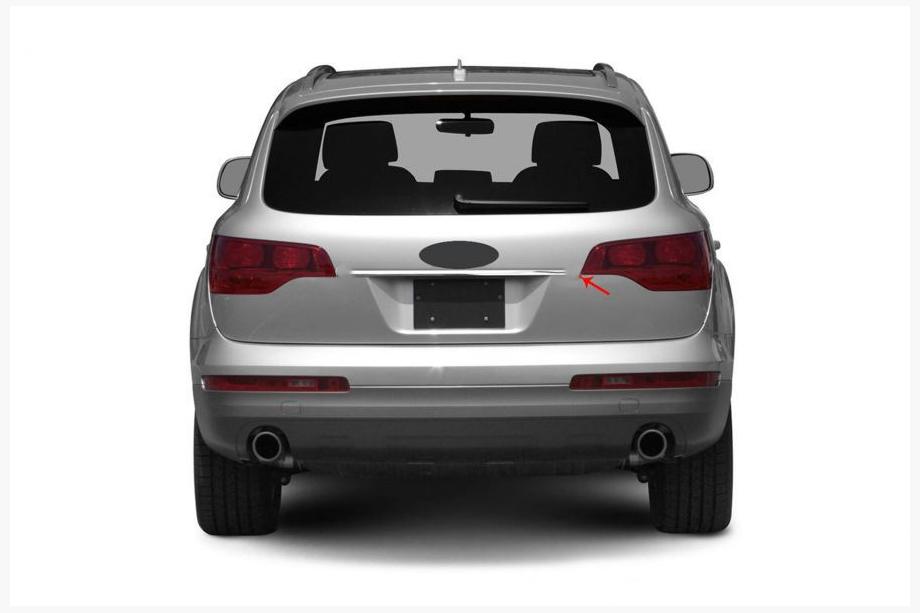 Audi Q7 2005-2015 Moldura cromada sobre la matrícula OmsaLine (acero inoxidable) Image