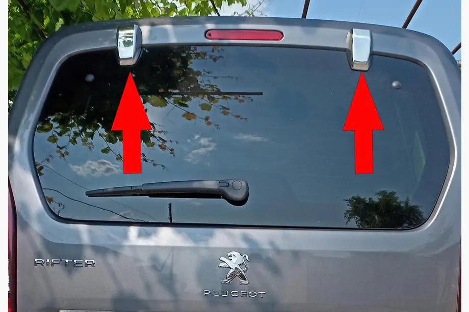Opel Combo 2019- Cubiertas para bisagras de puertas traseras (2 uds, acero inoxidable) Image
