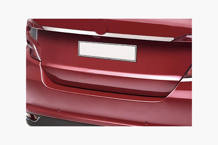 Fiat Tipo Cross 2021- Moldura cromada sobre la matrícula (acero inoxidable) Image