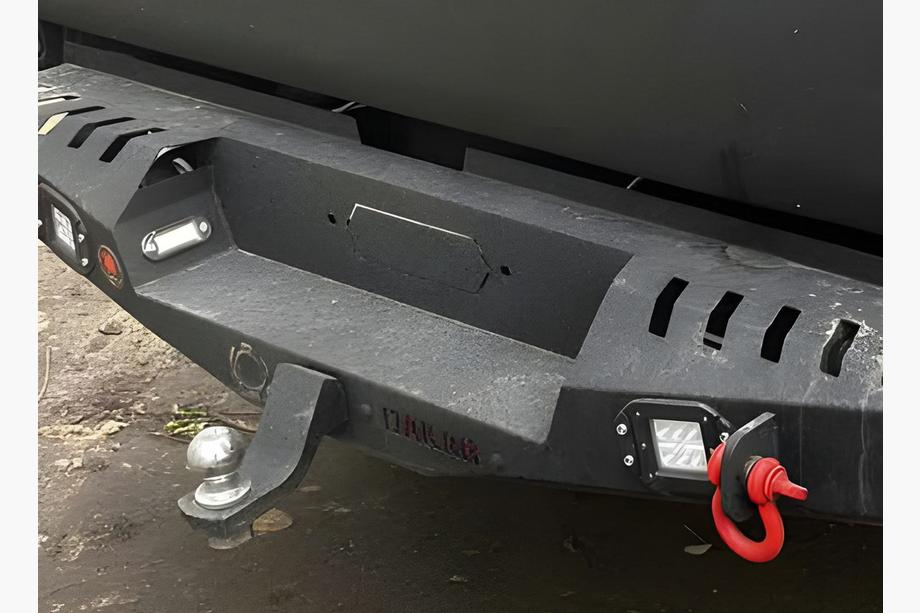 Mitsubishi L200 2006-2015 Enganche de remolque para parachoques Dakar Image