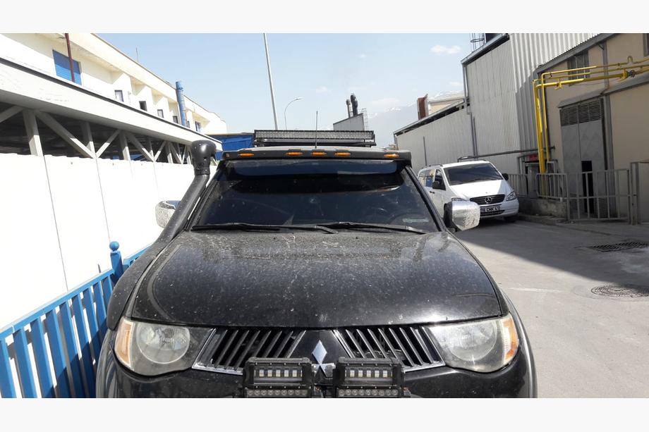 Mitsubishi L200 2006-2015 Visera para parabrisas (Meliset LED) Foto 2