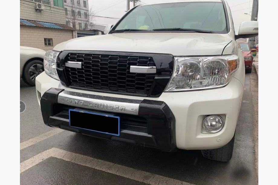 Toyota Land Cruiser 200 2007-2021 Parrilla delantera con emblema 2012-2016 (GR Sport) Image