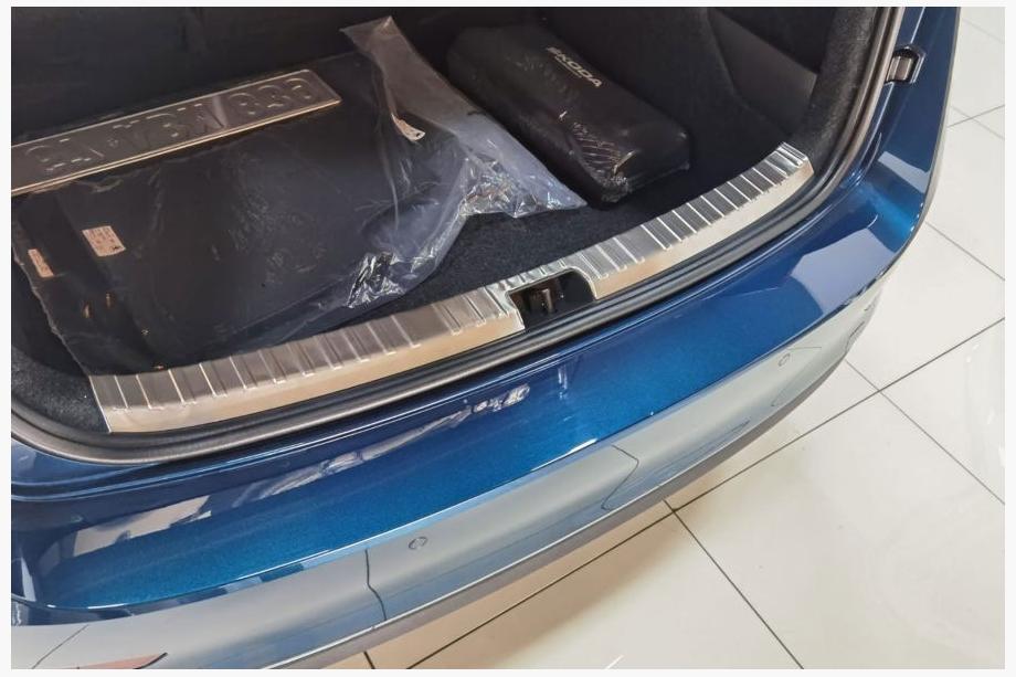 Skoda Scala 2018- Protector de umbral trasero OmsaLine (acero inoxidable) Image