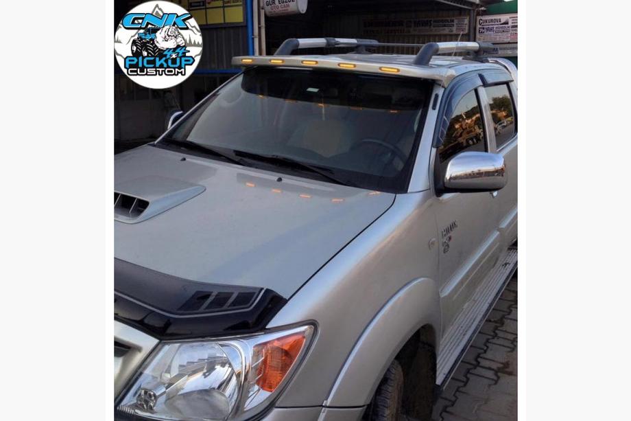Toyota Hilux 2015- Visera Parabrisas (Meliset LED) Foto 1