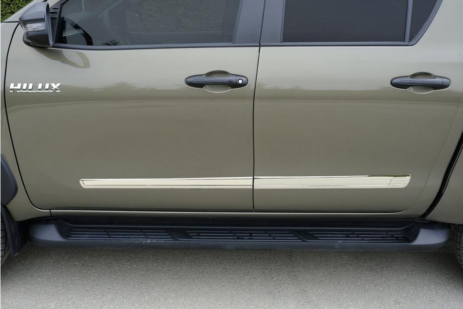 Toyota Hilux 2015- Cubiertas para molduras OmsaLine (4 uds, acero inoxidable) Foto 2